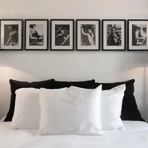https://hotel-the-black.hotelsantwerp.net