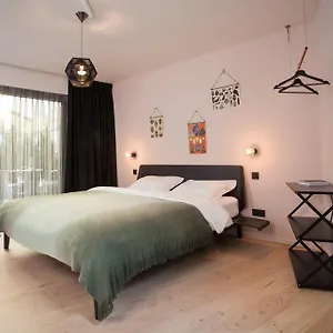 https://bb-lucy-in-the-sky.hotelsantwerp.net
