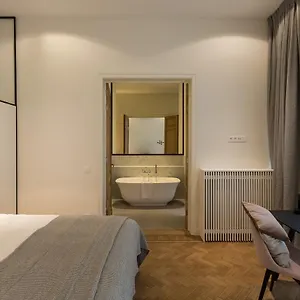 https://hotel-quatier-latin.hotelsantwerp.net